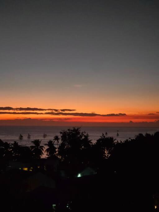 Romantic Sunset With Balcony 2 Min Walk To The Manoc-Manoc
