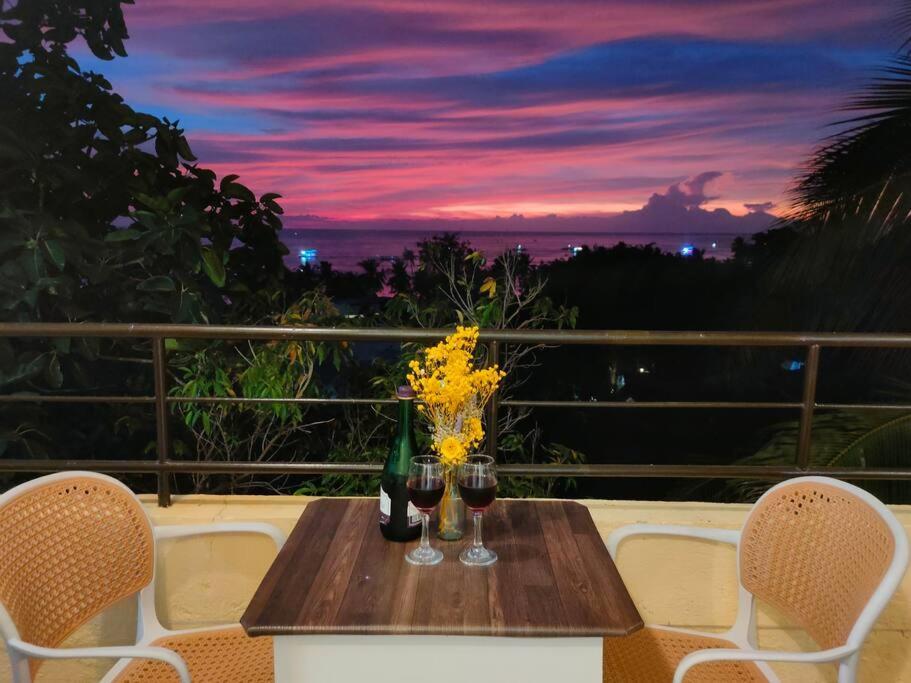 Romantic Sunset With Balcony 2 Min Walk To The Apartment